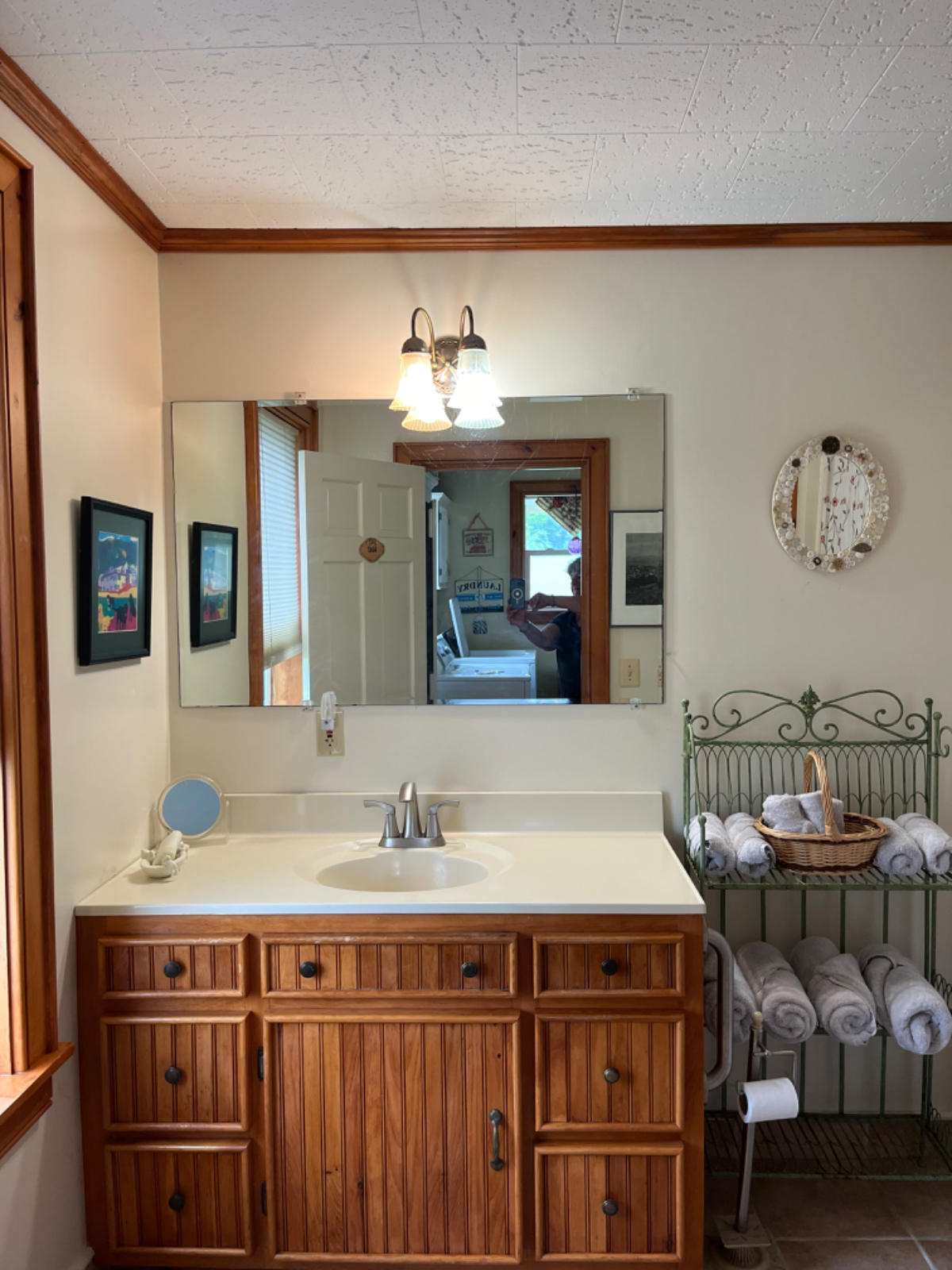 Adorable furnished House close to Hospital and Colleges.Yard  Pet Friendly - Photo 12