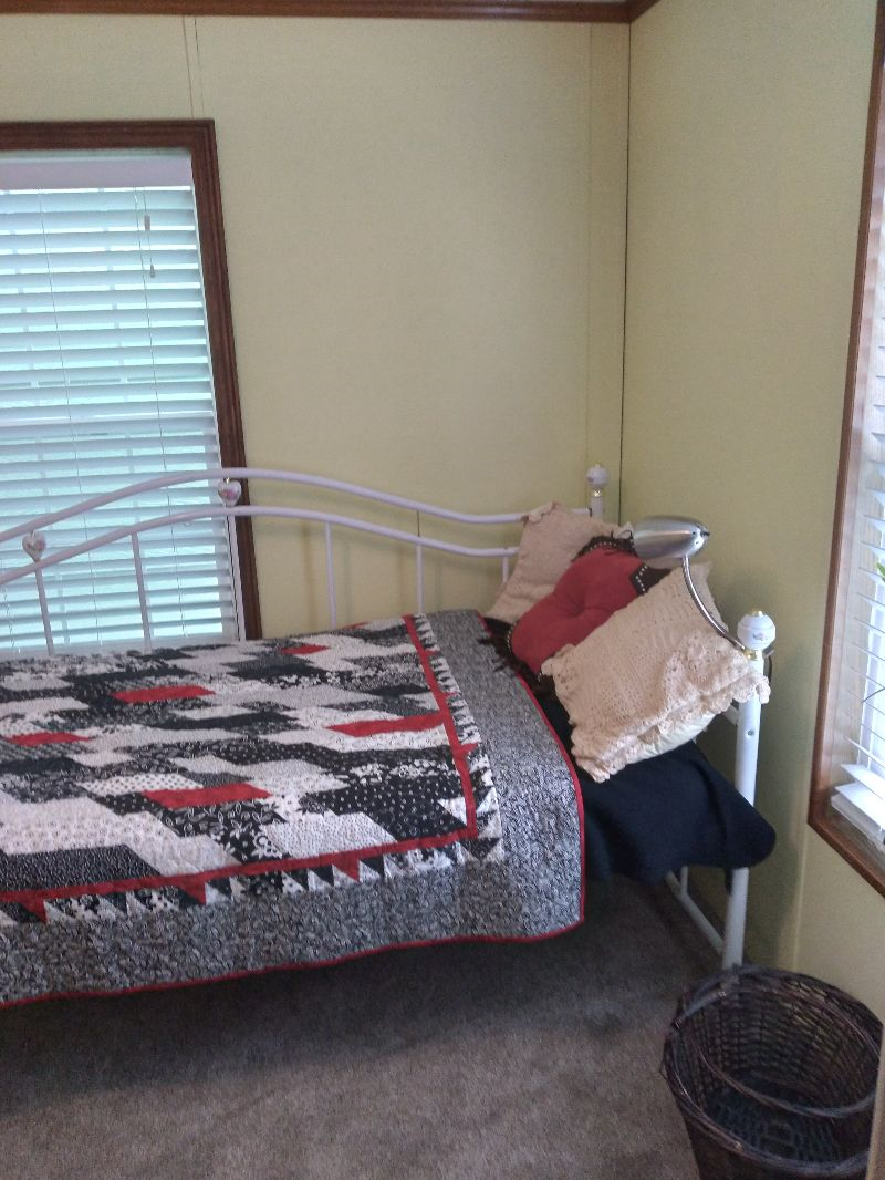 AJ's Cottage  2 bedroom 1 bath house, fully furnished .  Off street parking, Pet friendly. Washer/dr - Photo 3
