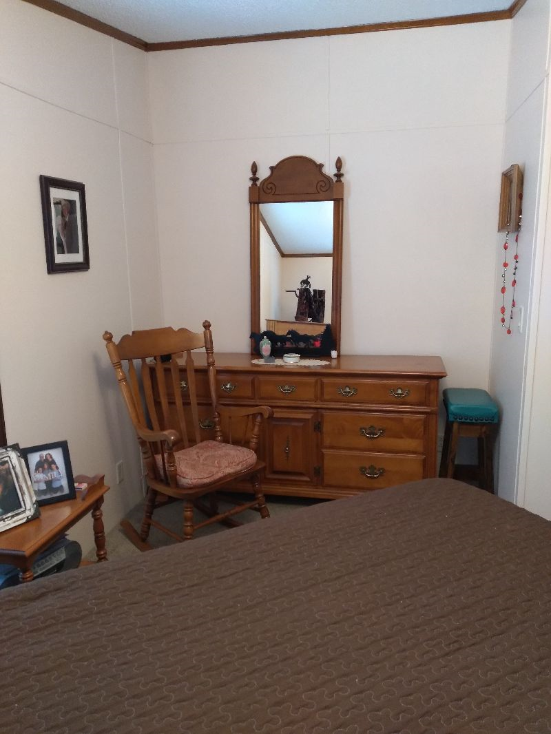 AJ's Cottage  2 bedroom 1 bath house, fully furnished .  Off street parking, Pet friendly. Washer/dr - Photo 2