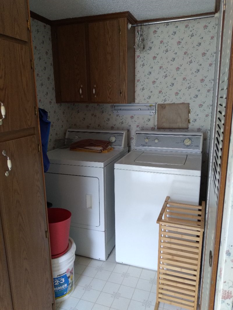 AJ's Cottage  2 bedroom 1 bath house, fully furnished .  Off street parking, Pet friendly. Washer/dr - Photo 4