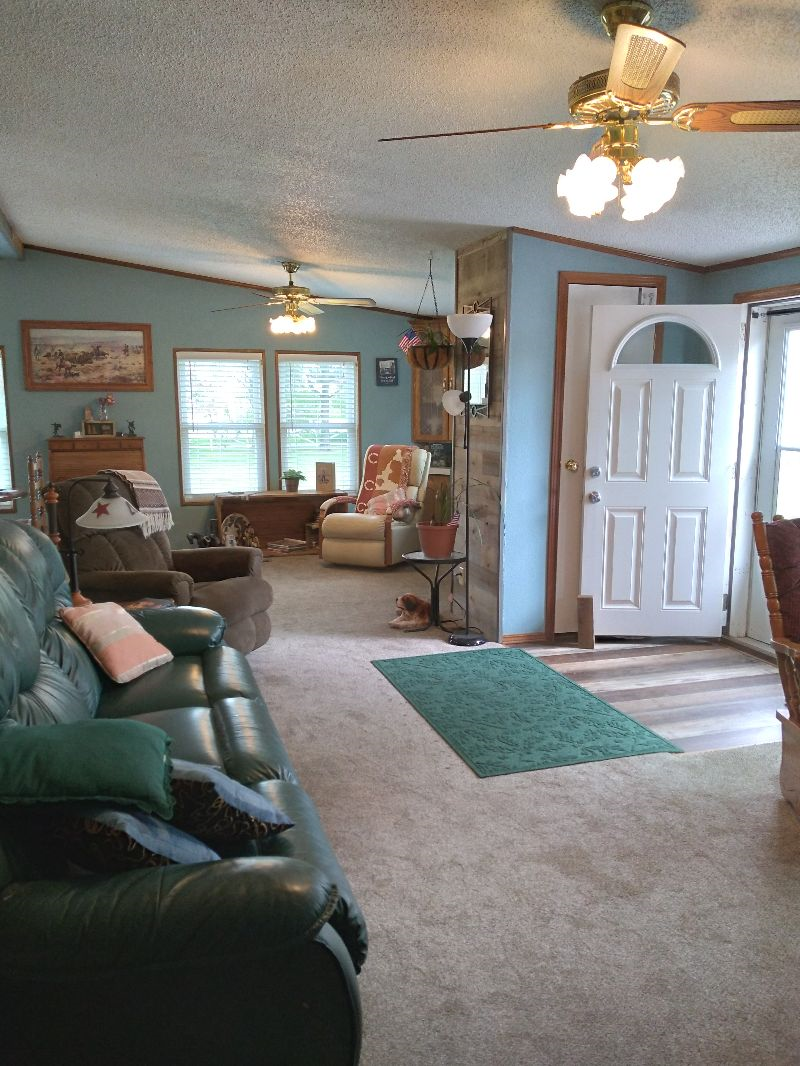 AJ's Cottage  2 bedroom 1 bath house, fully furnished .  Off street parking, Pet friendly. Washer/dr - Photo 7