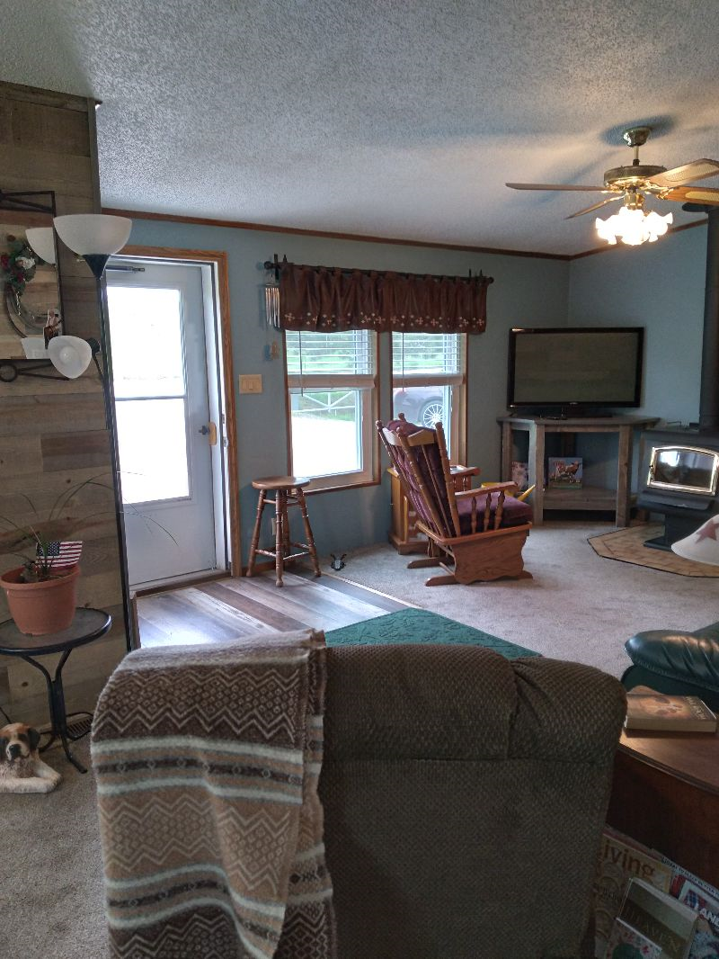 AJ's Cottage  2 bedroom 1 bath house, fully furnished .  Off street parking, Pet friendly. Washer/dr - Photo 8
