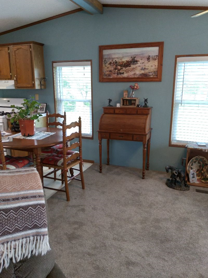 AJ's Cottage  2 bedroom 1 bath house, fully furnished .  Off street parking, Pet friendly. Washer/dr - Photo 10