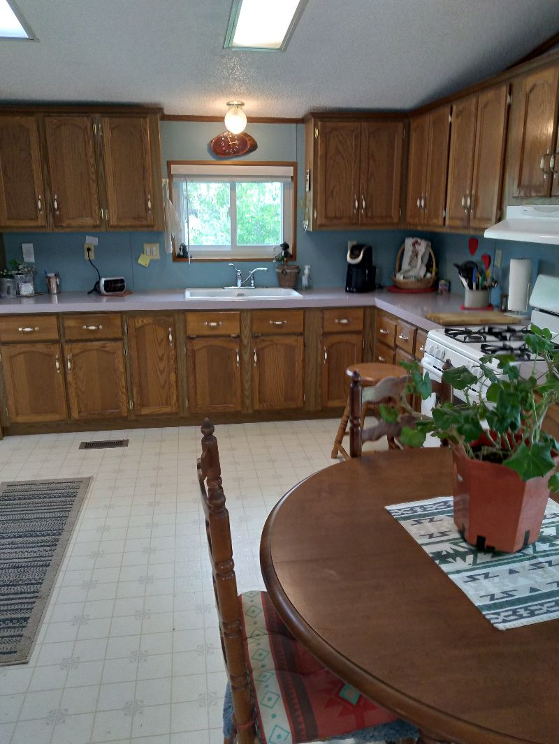 AJ's Cottage  2 bedroom 1 bath house, fully furnished .  Off street parking, Pet friendly. Washer/dr - Photo 12