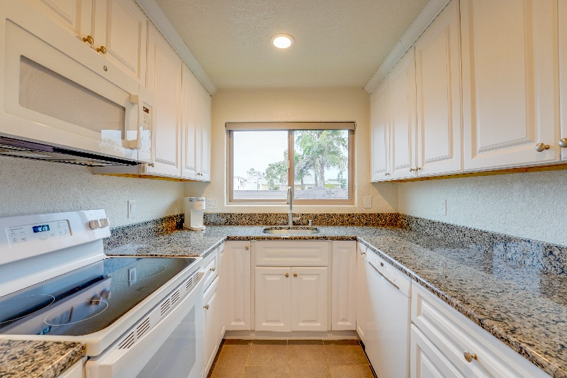 Mission Beach condo, Newley remodeled, bright and clean on bayside - Photo 3