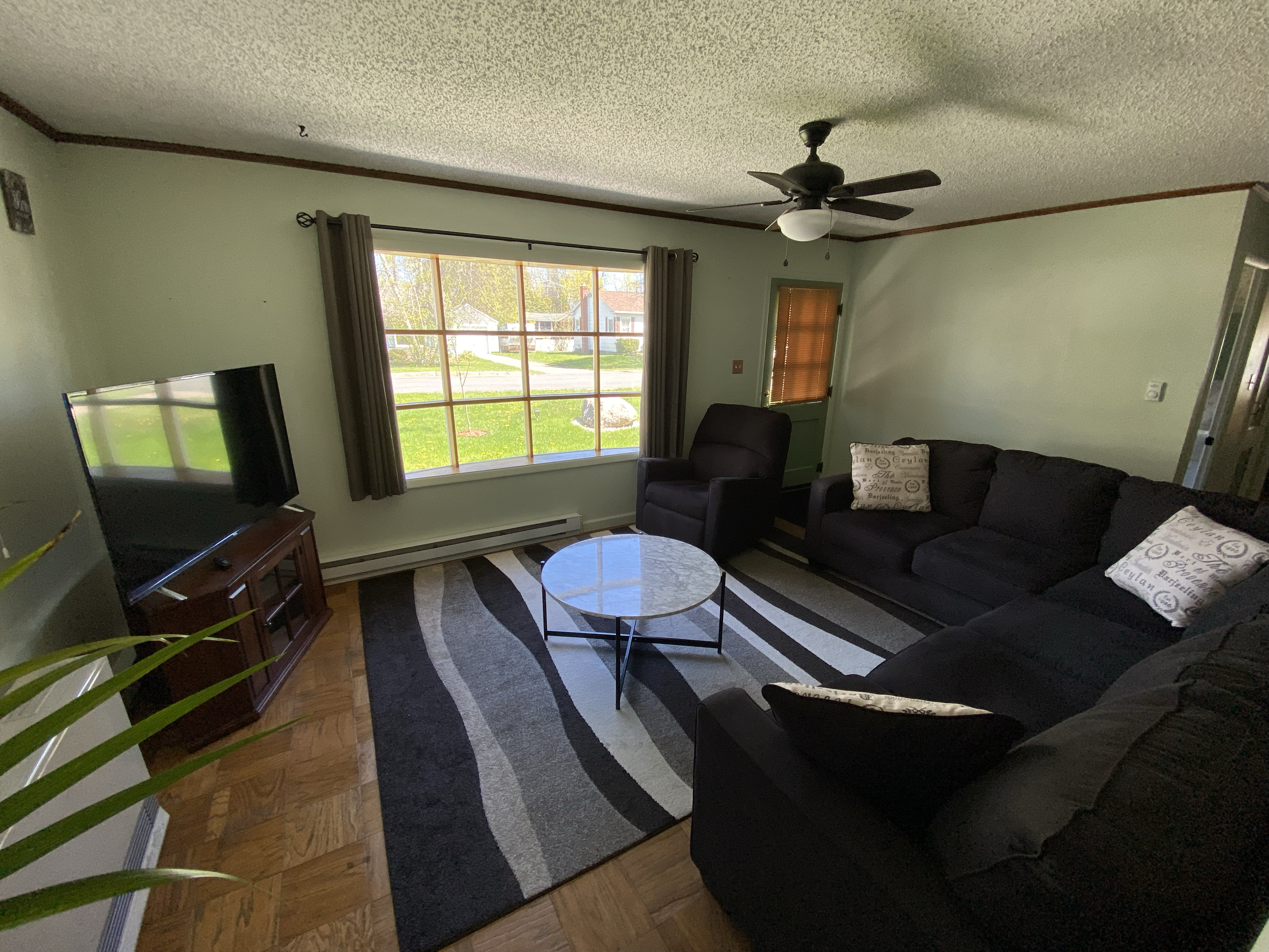 2 bedroom home in a quiet neighborhood - Photo 6