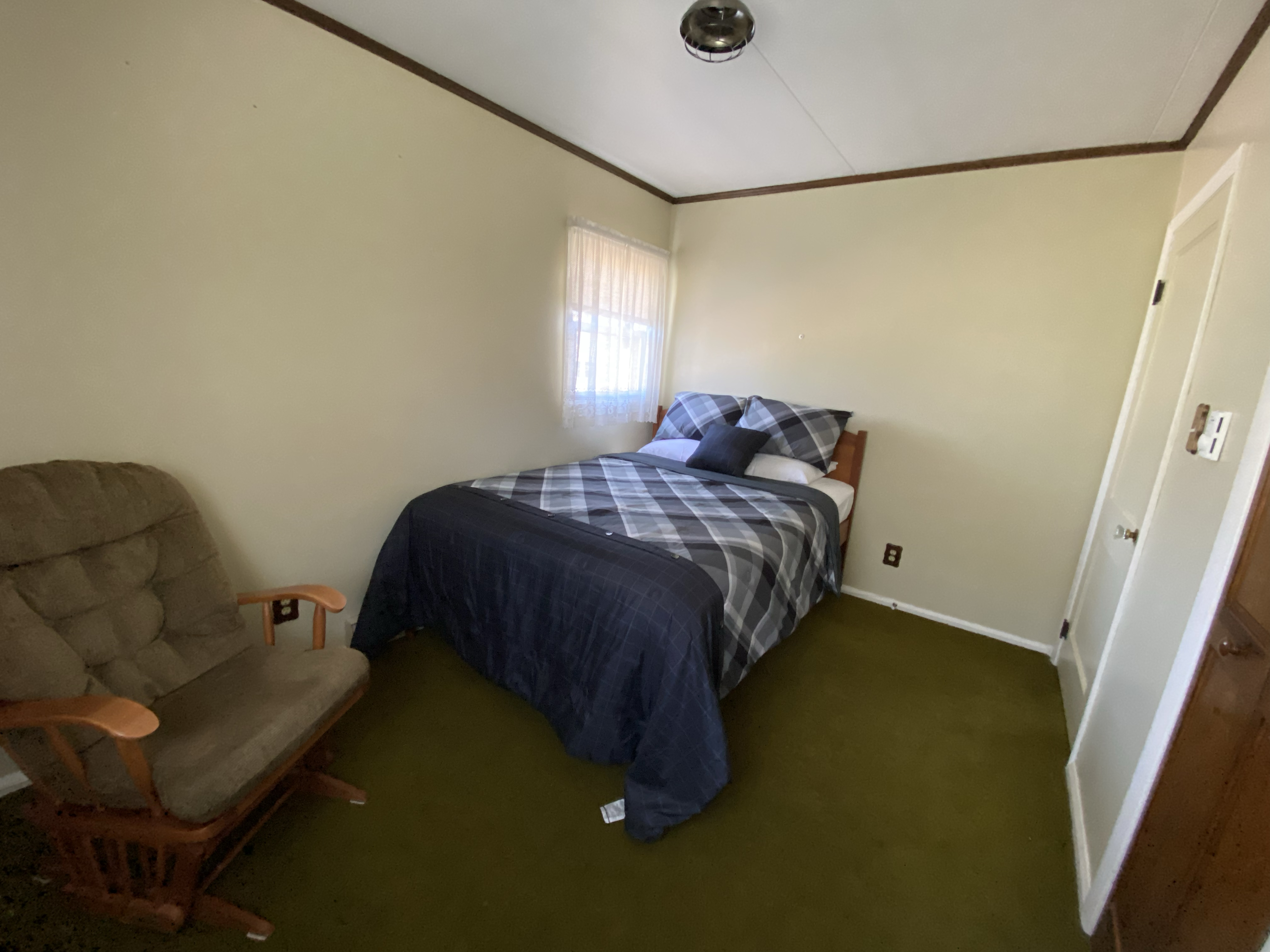 2 bedroom home in a quiet neighborhood - Photo 2