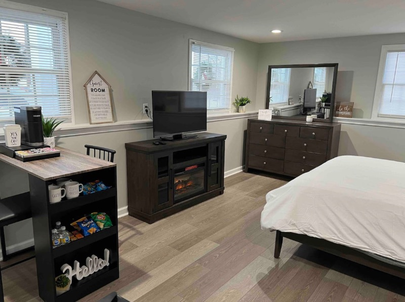 ENTIRE Gorgeous 2 Bedroom En-suite at the Colonial Oasis - Photo 8