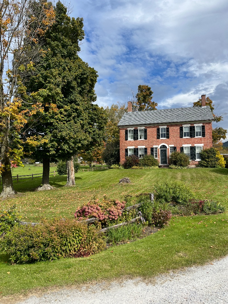 Beautiful Country Home Close to Rutland Regional Med Ctr - Photo 1