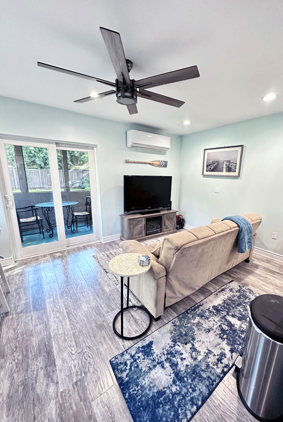 Private beach-themed bungalow in quiet Lake Balboa - Photo 2