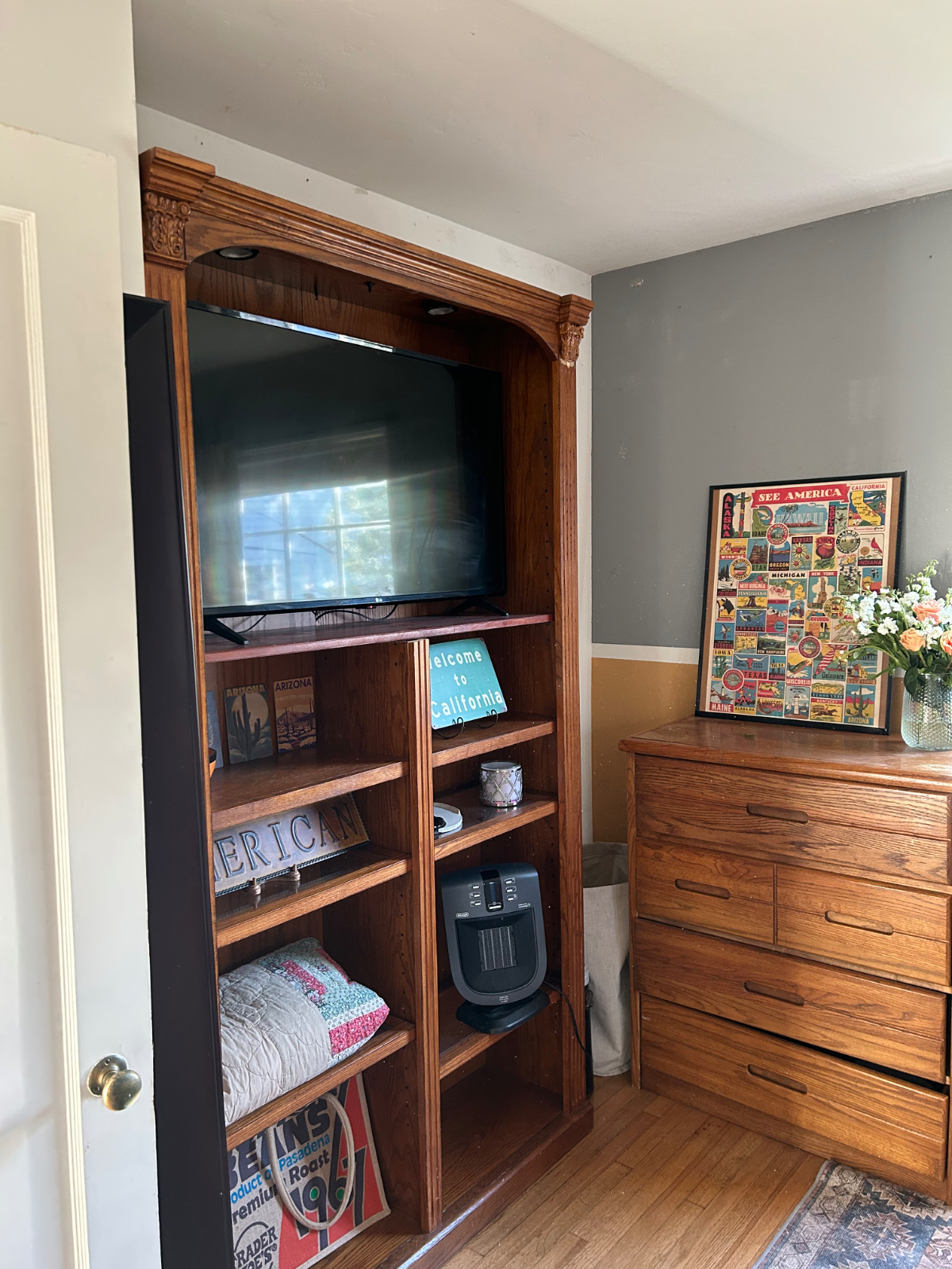 Private master bedroom, charming village home close to work and play - Photo 4