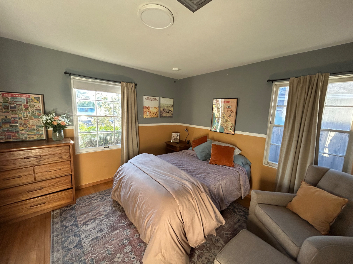 Private master bedroom, charming village home close to work and play - Photo 3