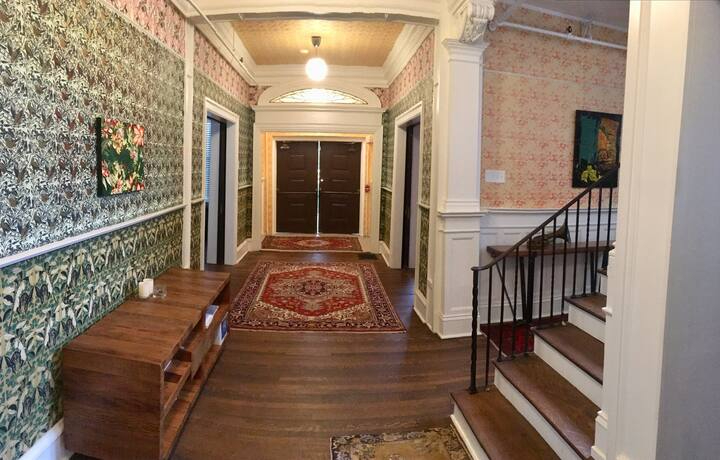 Unit 4 Queen Room