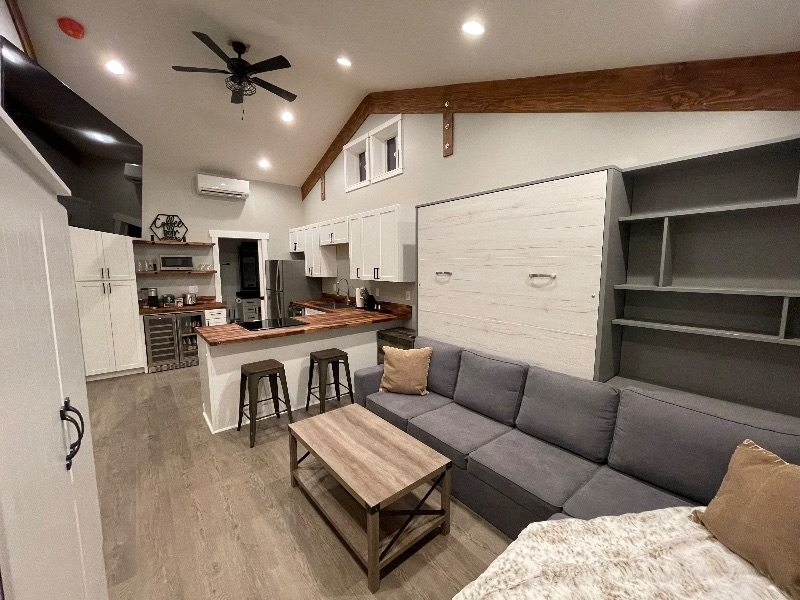 Beautiful Studio on 5 acres - Photo 3