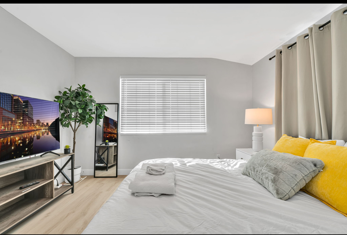 400 off first month! 3 bed/2bath. 10-20 minutes from beaches. Vast outdooor space/pet friendly. Kaiser Medical and Kaiser Zion with... - Photo 4