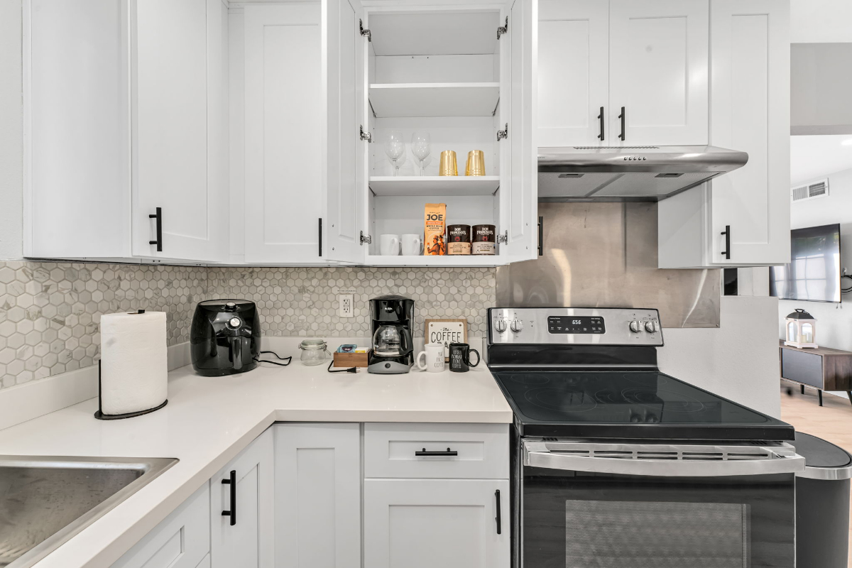 400 off first month! 3 bed/2bath. 10-20 minutes from beaches. Vast outdooor space/pet friendly. Kaiser Medical and Kaiser Zion with... - Photo 2