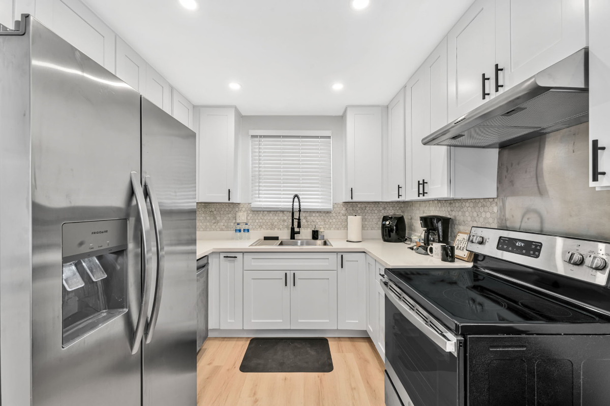 400 off first month! 3 bed/2bath. 10-20 minutes from beaches. Vast outdooor space/pet friendly. Kaiser Medical and Kaiser Zion with... - Photo 6
