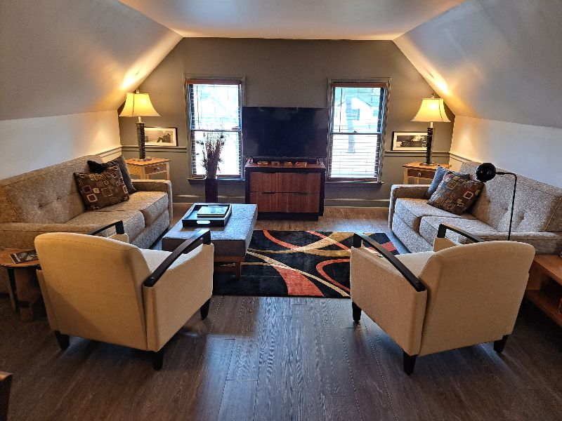 1 BR APT w/ W&D ON 12 ACRE FARM
