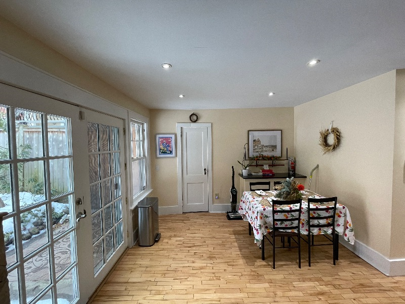 Modern  Cozy Cntr Square Townhouse Gem from 1854 - Photo 4