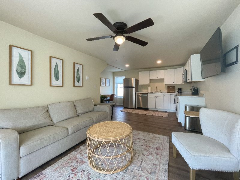- Comfortable & Stylish 2BR near CVPH - - Photo 3