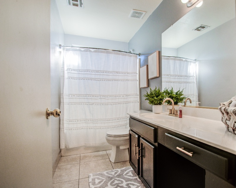 Bright and Beautiful 4BED House in Glendale - Photo 6