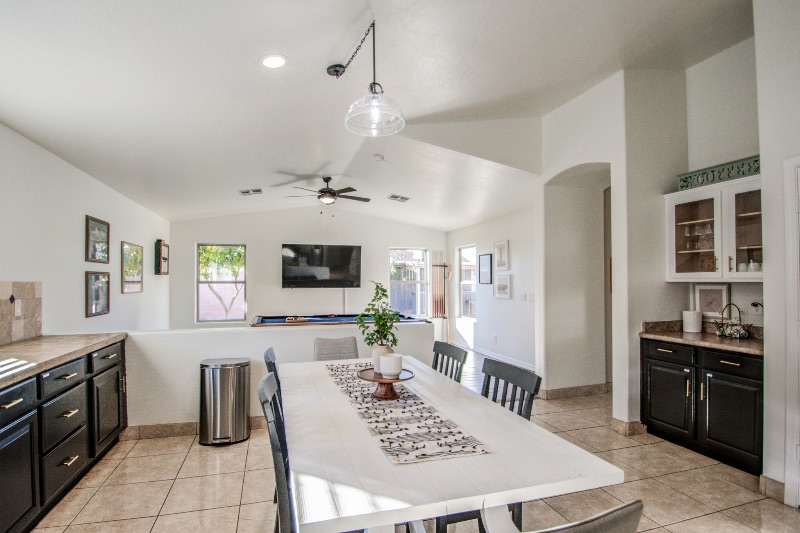 Bright and Beautiful 4BED House in Glendale - Photo 4