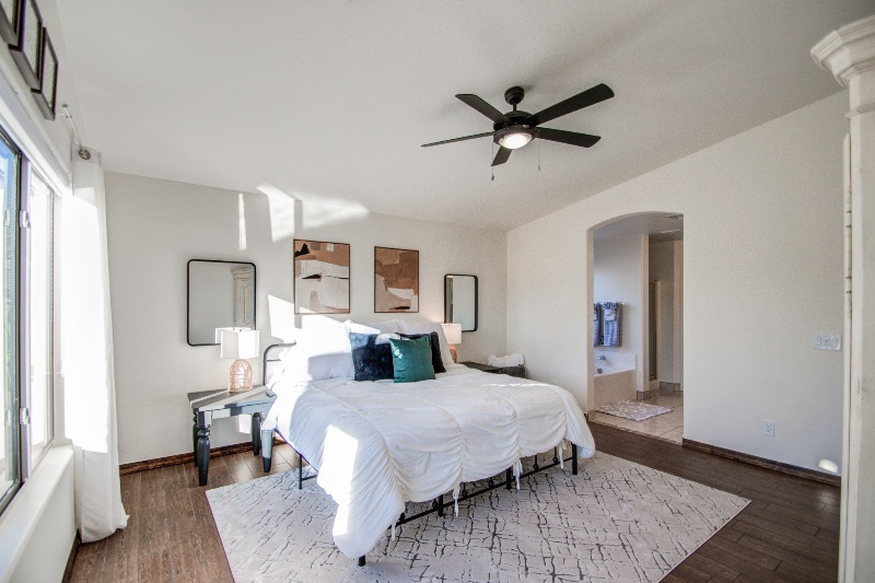 Bright and Beautiful 4BED House in Glendale - Photo 5