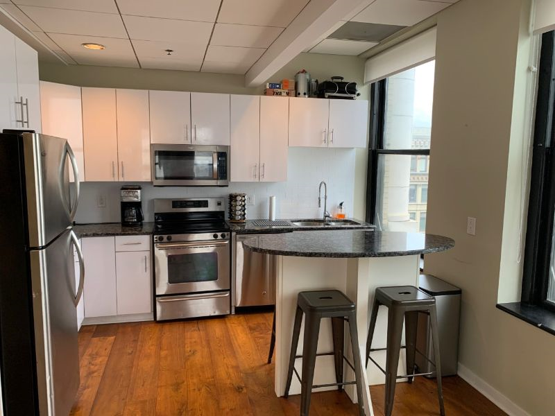 7th floor Apartment in Historic Loews Landmark Building - Photo 1