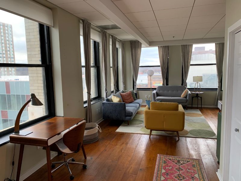 7th floor Apartment in Historic Loews Landmark Building - Photo 2