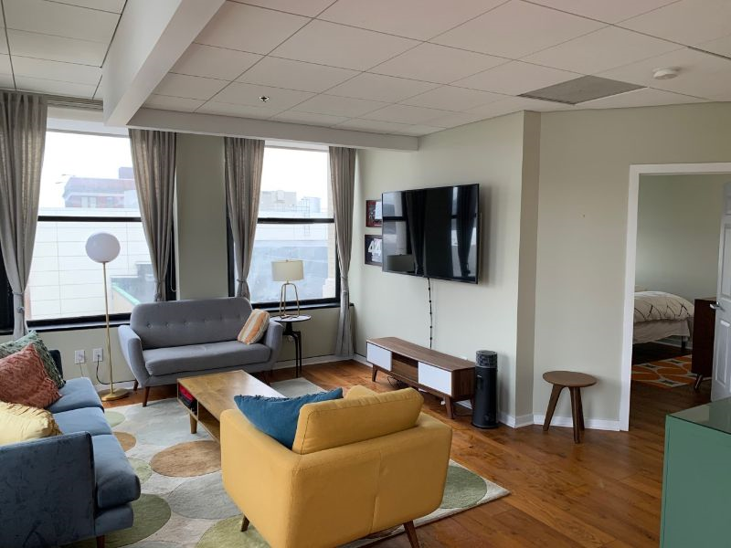 7th floor Apartment in Historic Loews Landmark Building - Photo 3