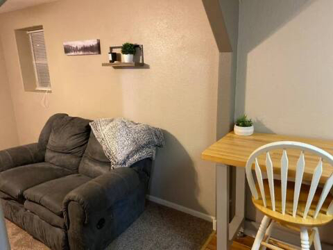 Cozy Convenient 1 Bedroom - Photo 3