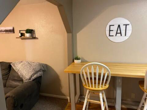Cozy Convenient 1 Bedroom - Photo 4