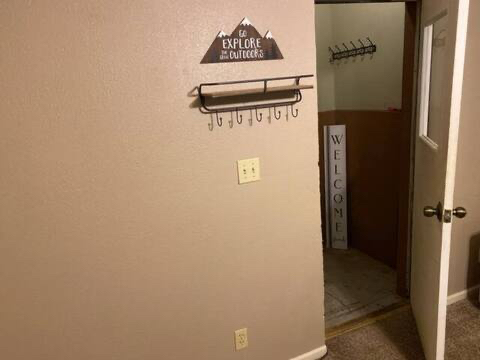 Cozy Convenient 1 Bedroom - Photo 9