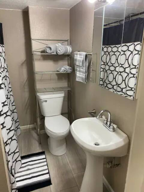 Cozy Convenient 1 Bedroom - Photo 2