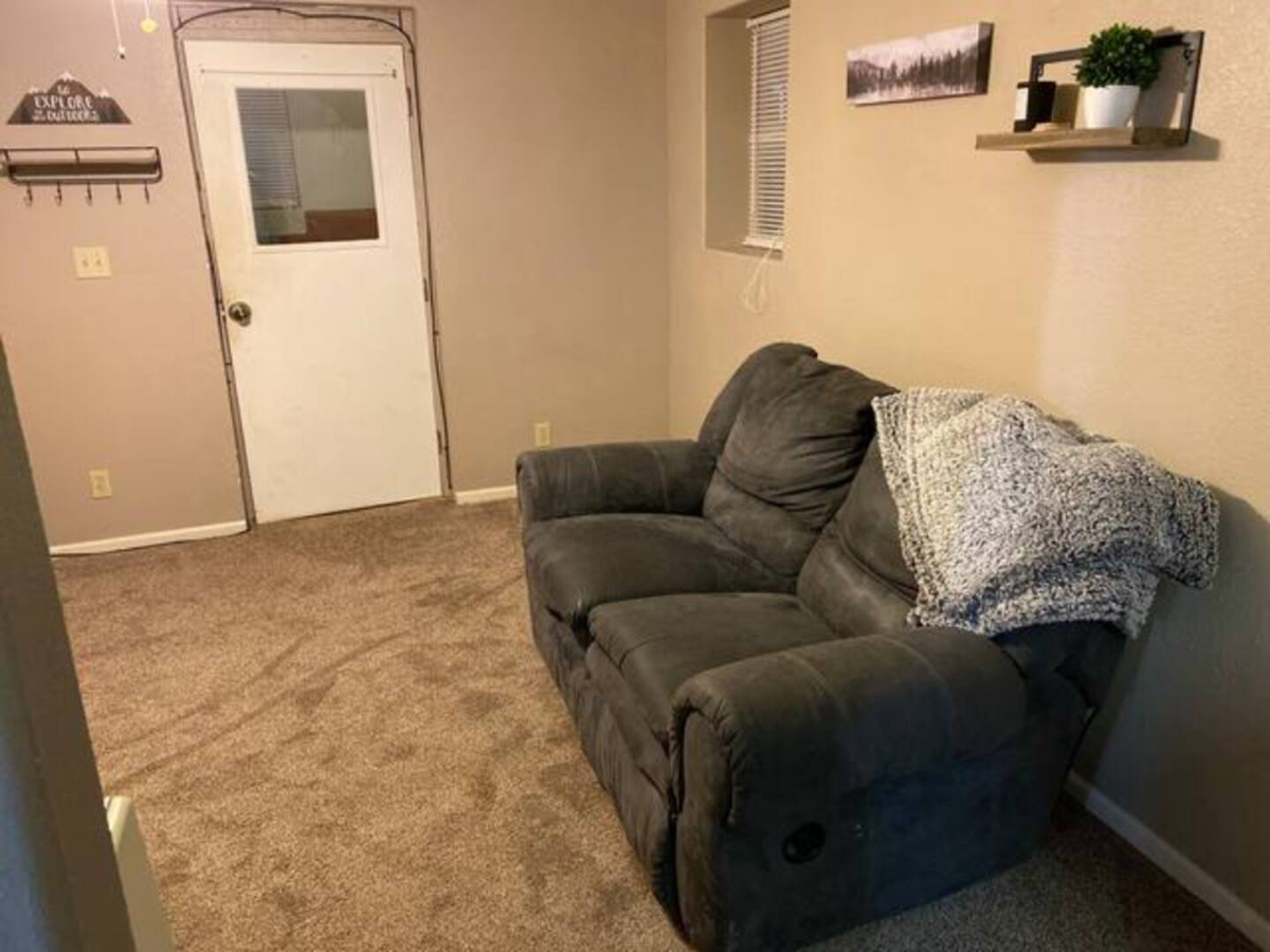 Cozy Convenient 1 Bedroom - Photo 5