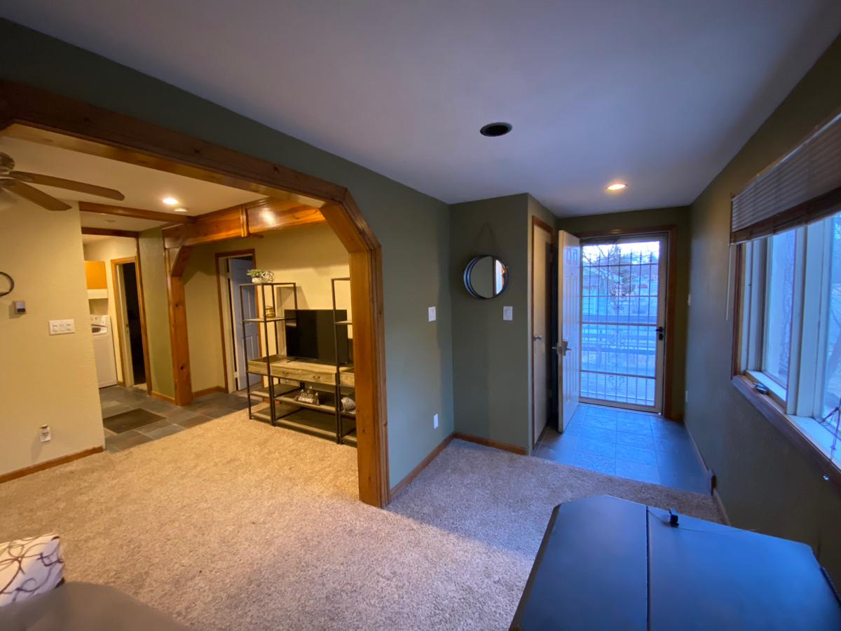 Cozy Convenient 1 Bedroom - Photo 2