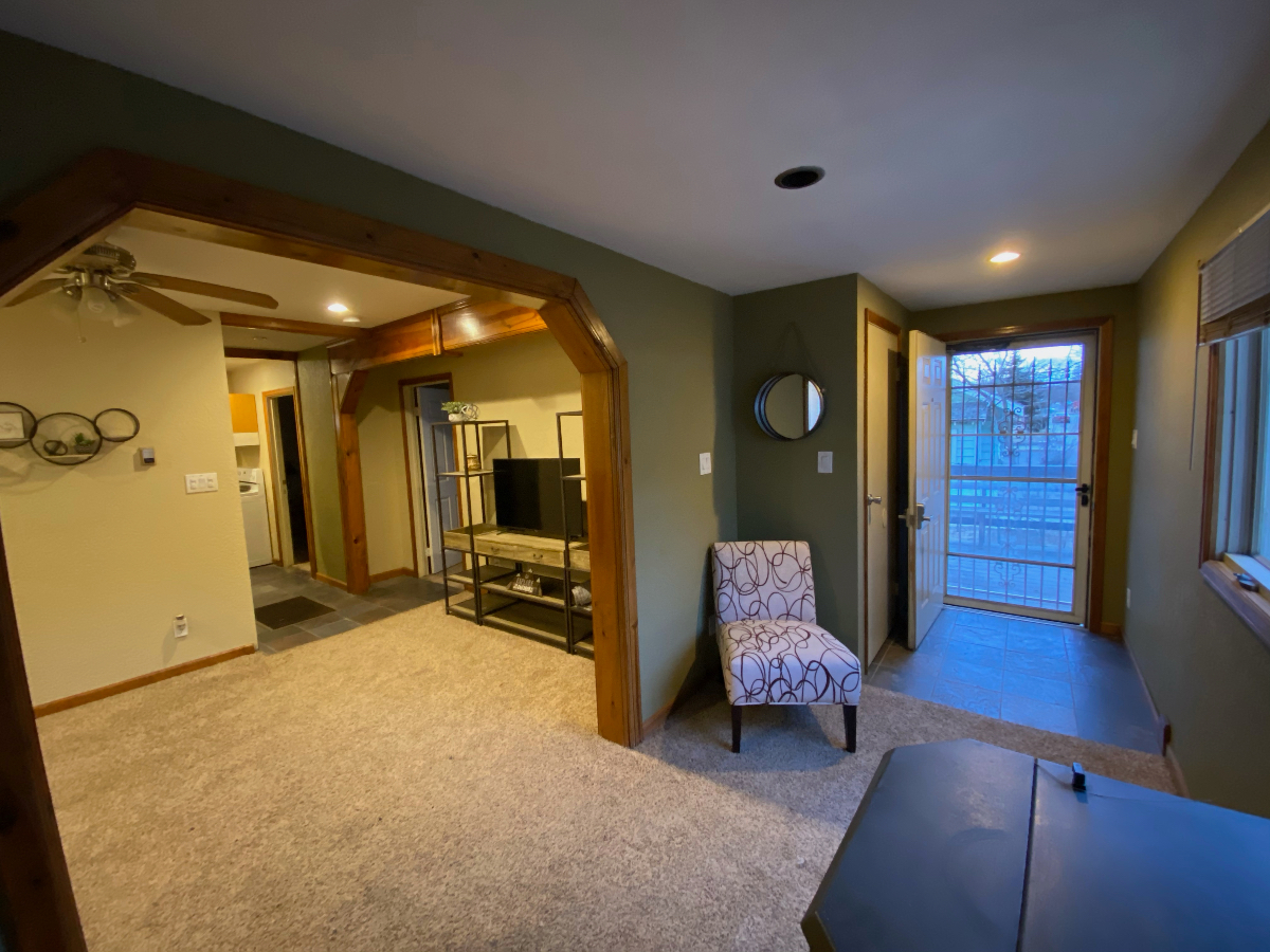 Cozy Convenient 1 Bedroom - Photo 6