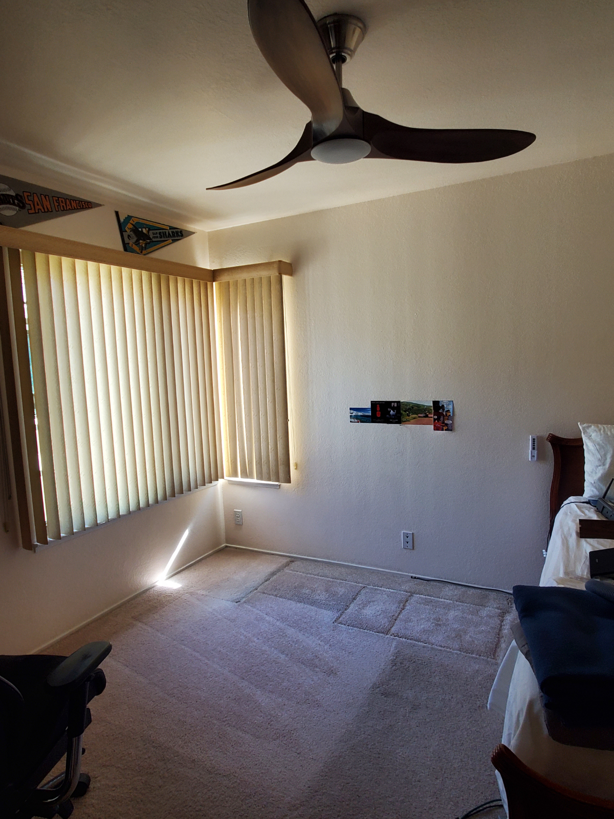 Guest Bedroom w/ Ceiling Fan & Small Desk - Photo 3