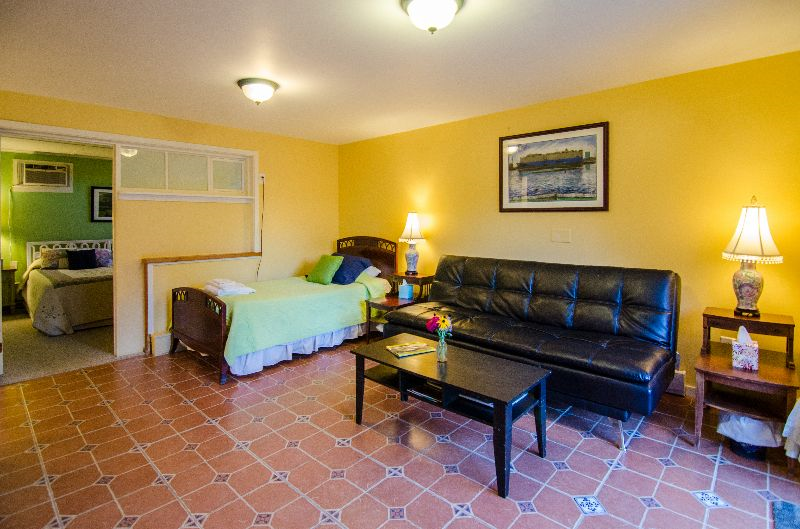 GARDEN, Spacious, well equipped efficiency - Photo 2