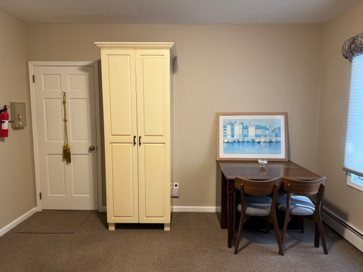 1 Bed/bath suite - great transportation min. rail ride to Manhattan - Photo 2