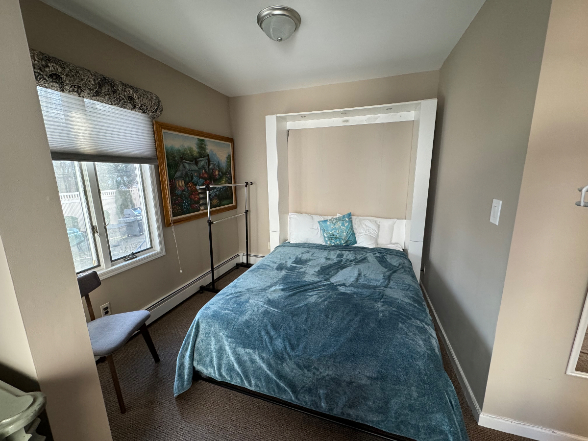 1 Bed/bath  suite - great transportation min. rail ride to Manhattan - Photo 8