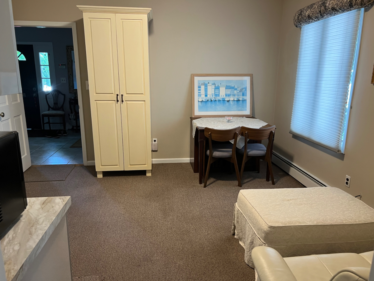 1 Bed/bath suite - great transportation min. rail ride to Manhattan - Photo 3