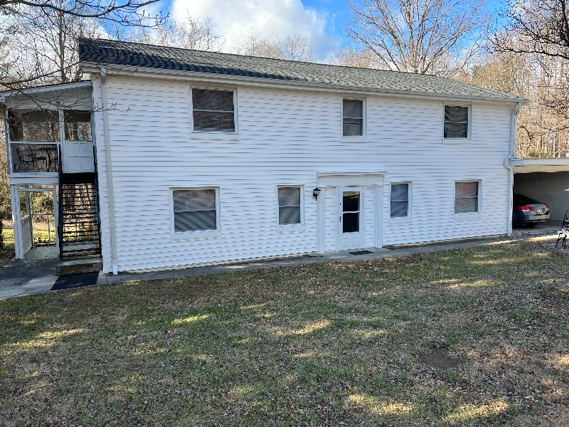 Excellent neighborhood Walking distance to Lewis Gale, short drive to Carilion