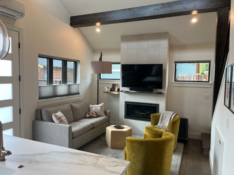 River West Designer Elegance - Photo 1