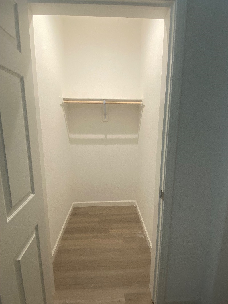 Spacious, bright, peaceful and beautiful new home with lots of places to roam! - Photo 5