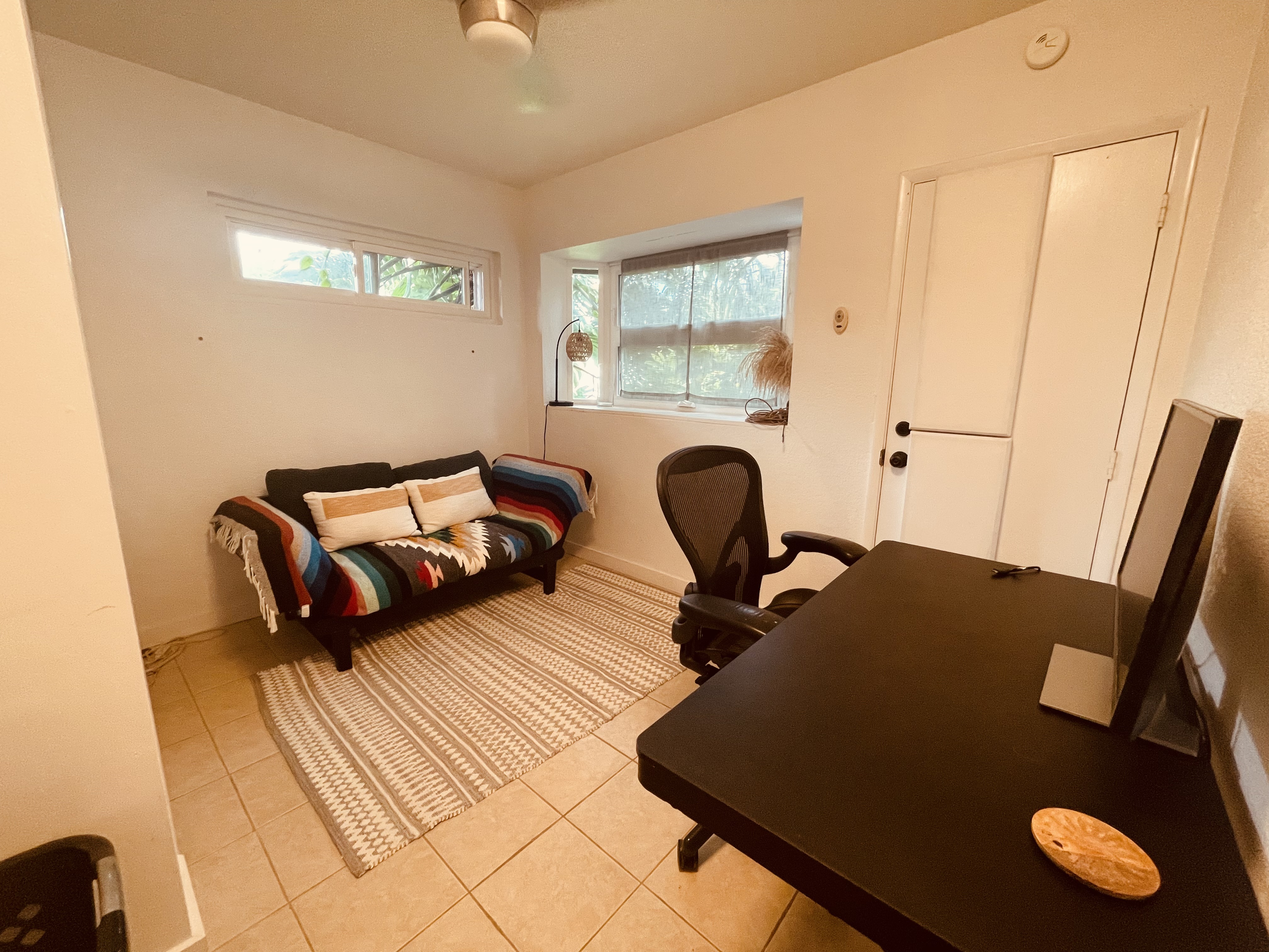 Charming Apartment in Kailua Town - Photo 4