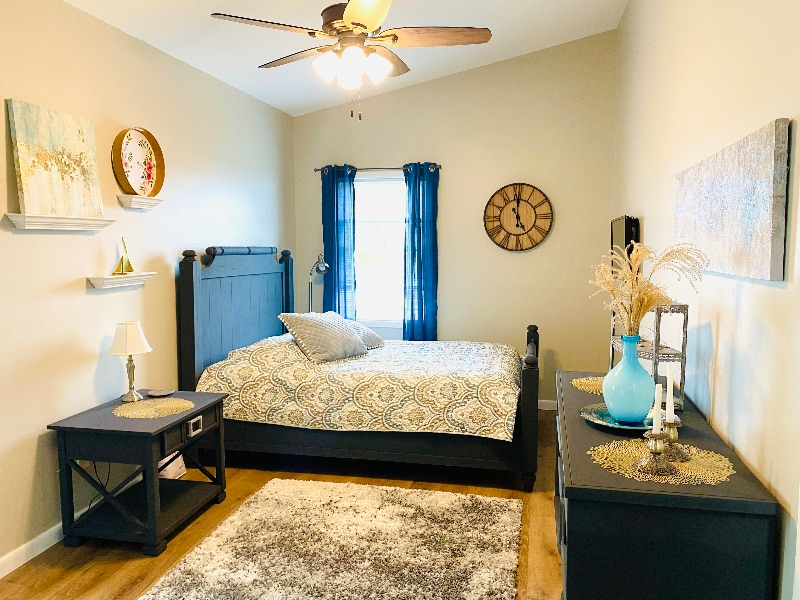 Lakefront Vacation rental available in winter months - Photo 3