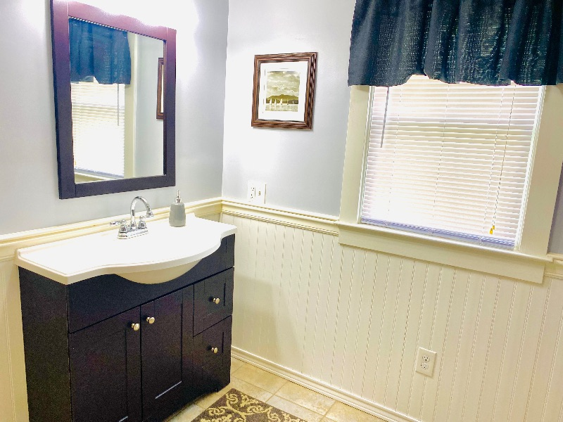 Lakefront Vacation rental available in winter months - Photo 8