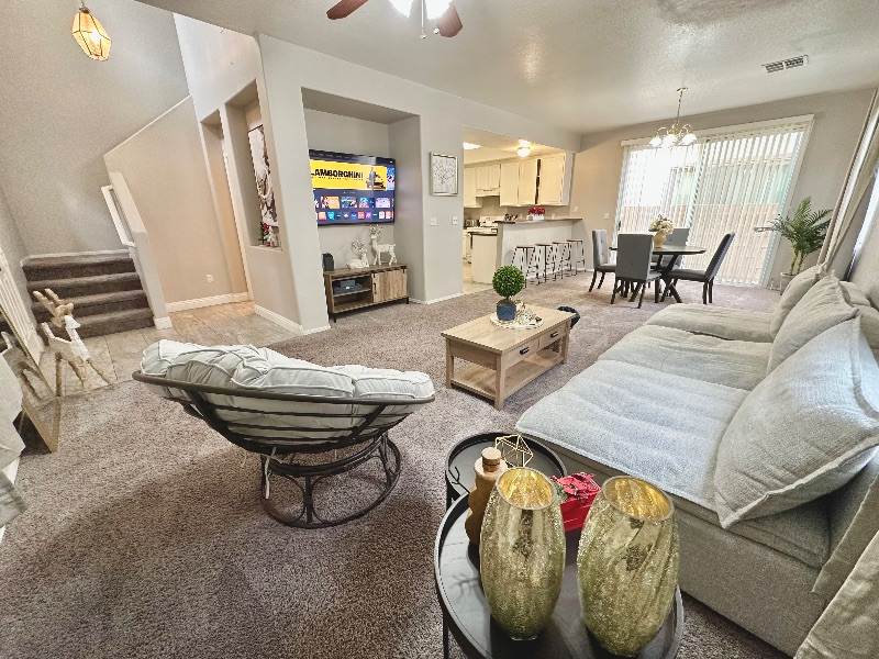 Modern 4 beds/Pet Friendly/Close to Everything!