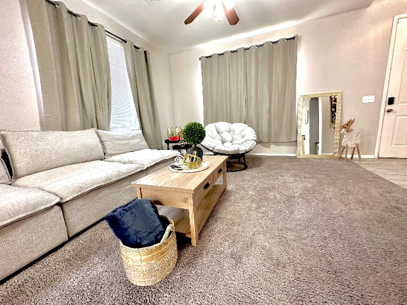 Modern 4 beds/Pet Friendly/Close to Everything! - Photo 3
